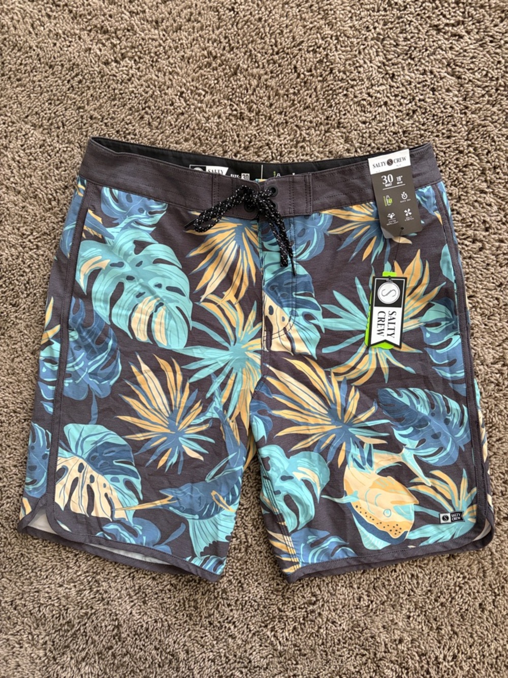 NWT! Salty Crew Men’s Boardshorts - Size 30